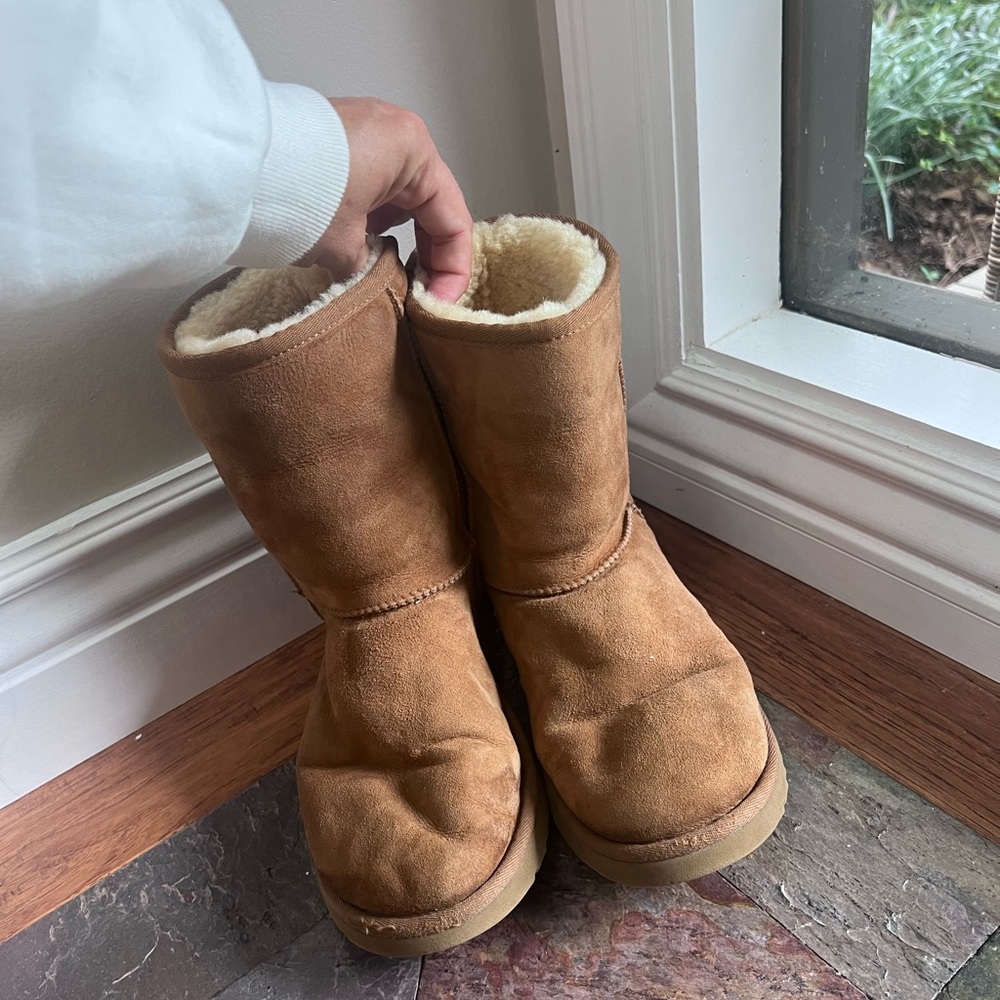 Women’s Ugg Classic chestnut size 8 GUC